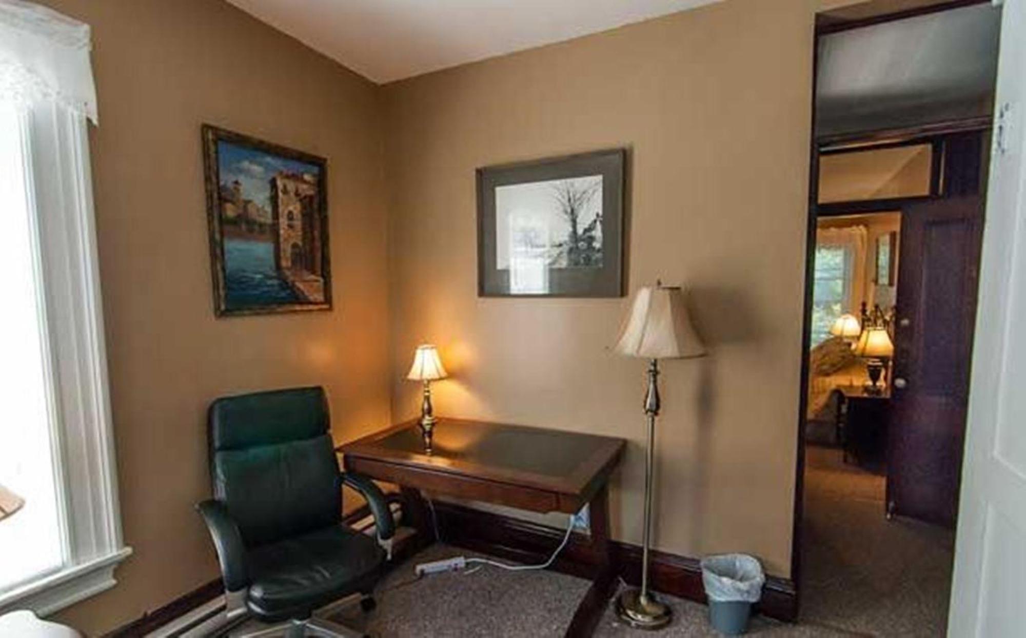 Carriage House Inn Fredericton Bagian luar foto