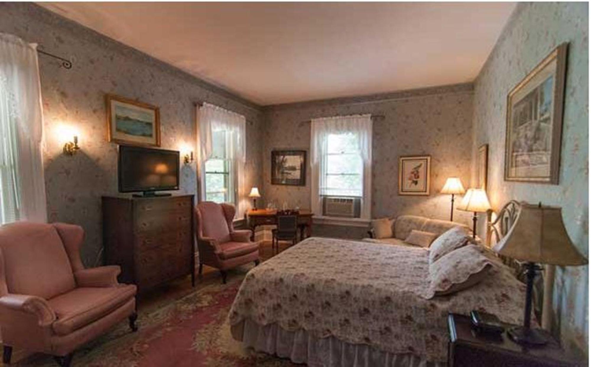 Carriage House Inn Fredericton Bagian luar foto