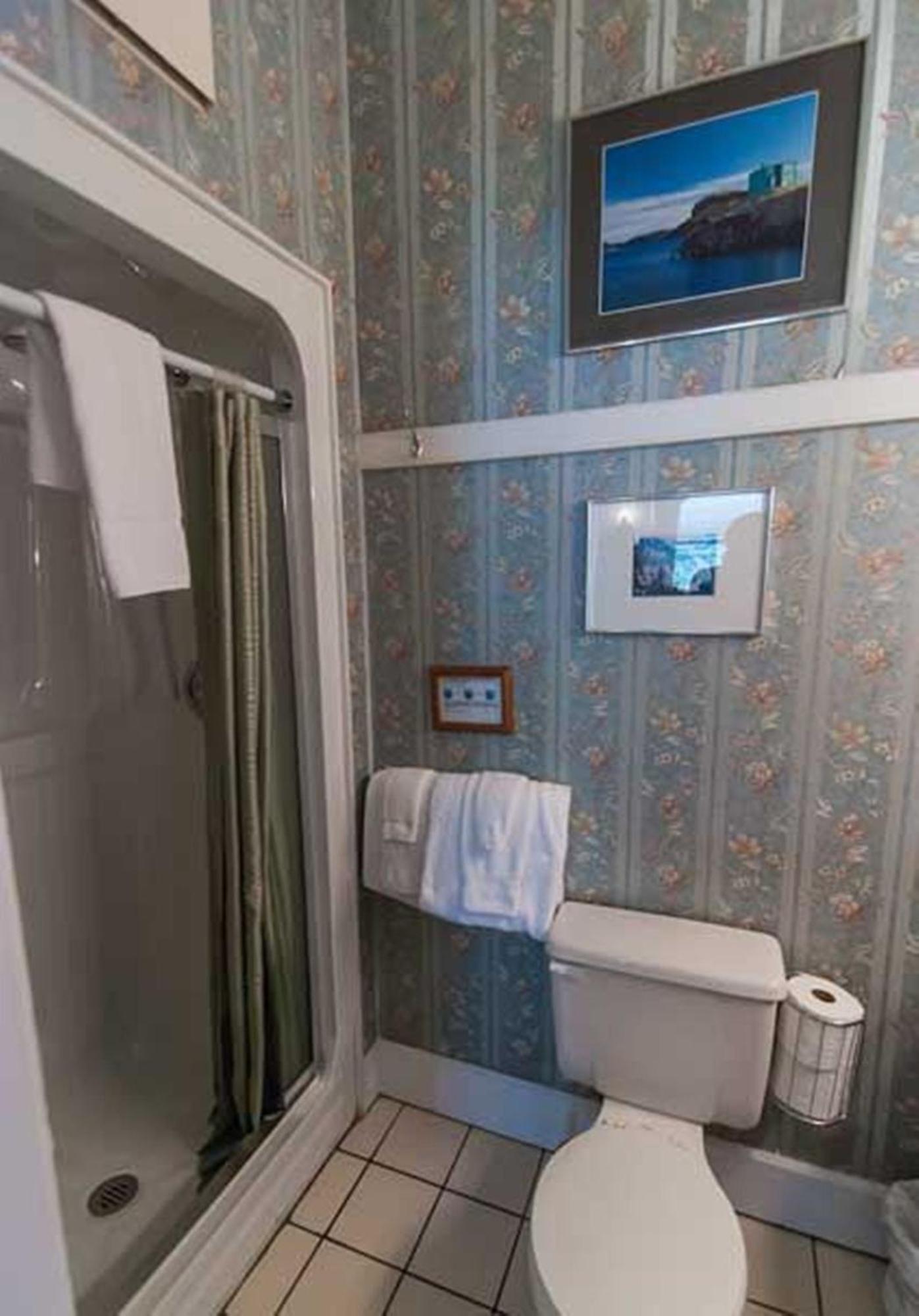 Carriage House Inn Fredericton Bagian luar foto