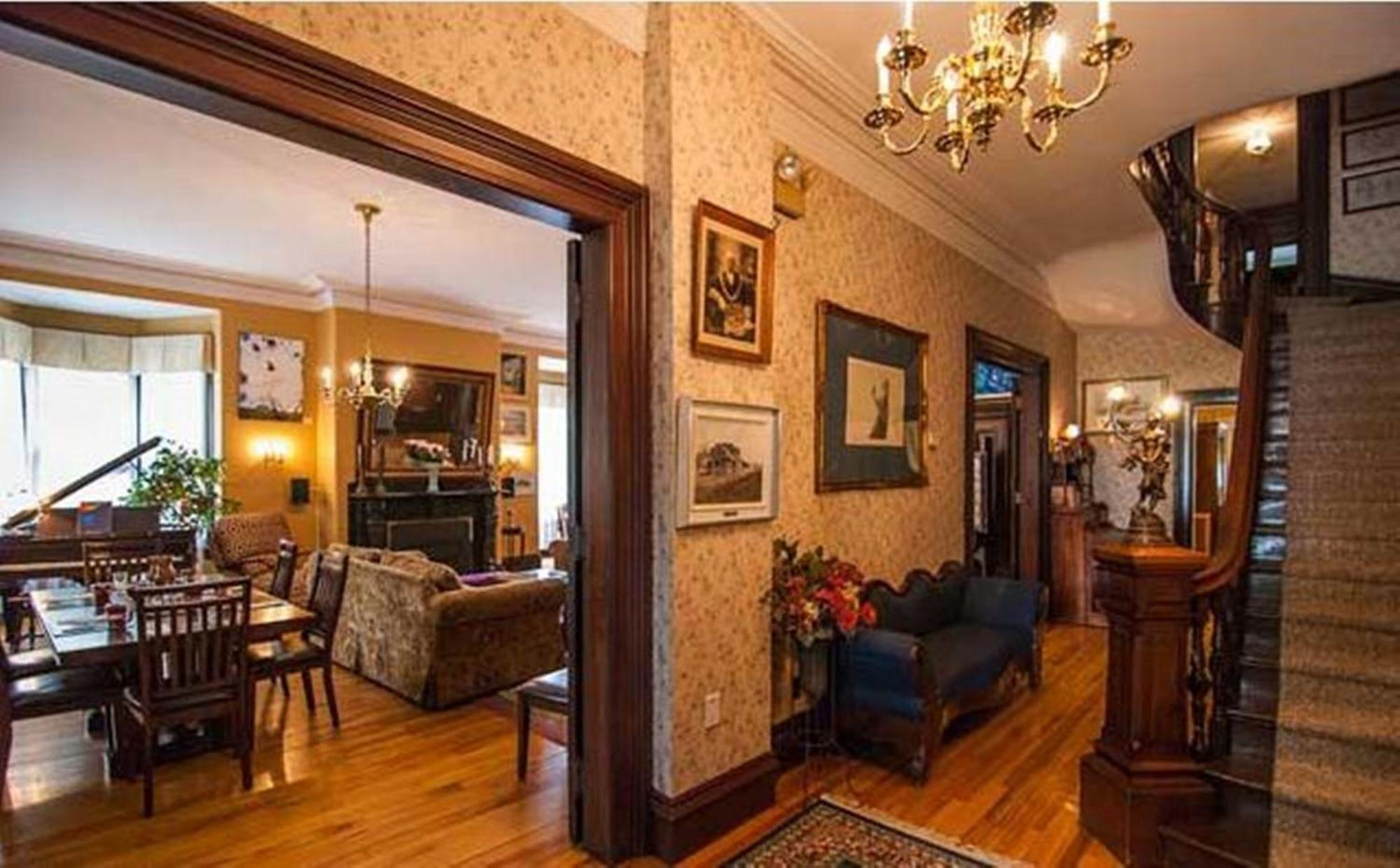 Carriage House Inn Fredericton Bagian luar foto