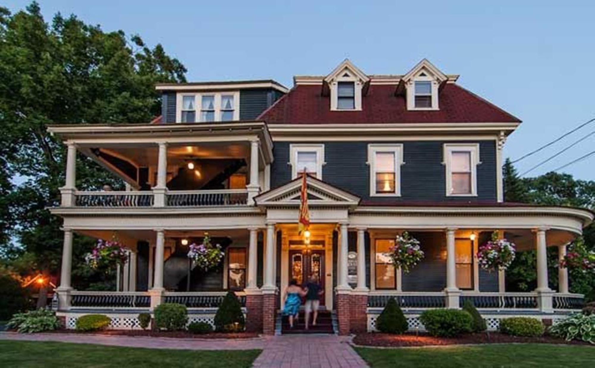 Carriage House Inn Fredericton Bagian luar foto