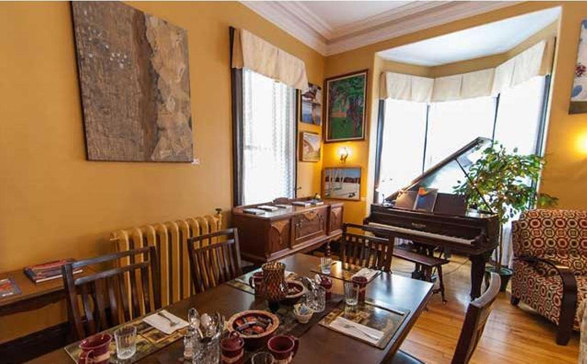 Carriage House Inn Fredericton Bagian luar foto