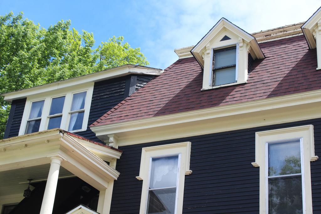 Carriage House Inn Fredericton Bagian luar foto