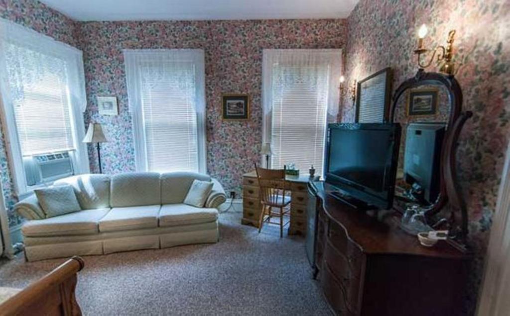 Carriage House Inn Fredericton Bagian luar foto
