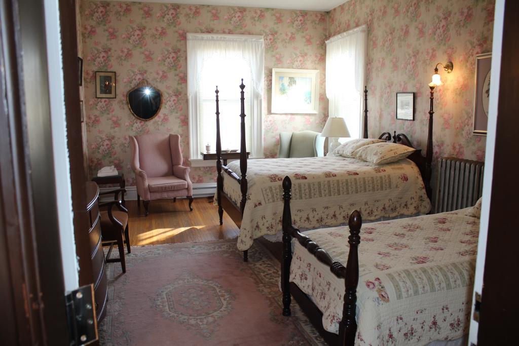 Carriage House Inn Fredericton Bagian luar foto